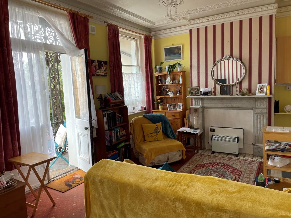 Lot: 156 - SUBSTANTIAL HMO PRODUCING APPROXIMATELY £127,000 PER ANNUM -